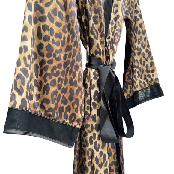 Jones New York - Satin Cheetah Robe - Size L/XL - Picture 4 of 9